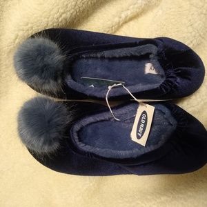💙Old Navy Fuzzy Slippers💙